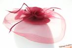 Fascinator bordeaux polyester met veren op kleine disc 1size, Kleding | Dames, Hoeden en Petten, Ophalen of Verzenden, Zo goed als nieuw