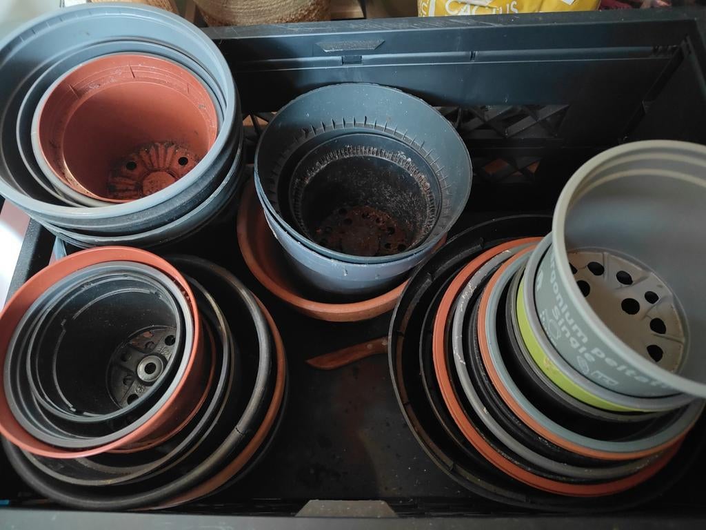 Verschillende maten kweekpotten, Ophalen, Kunststof, Gebruikt, Rond