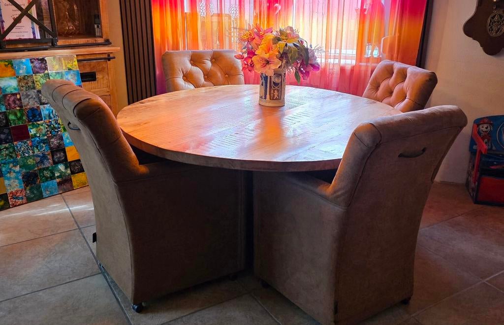 Ronde Mangohouten Eettafel Ø 150 cm - Spinpoot zwart, Huis en Inrichting, Ophalen, Zo goed als nieuw, 4 tot 6 stoelen