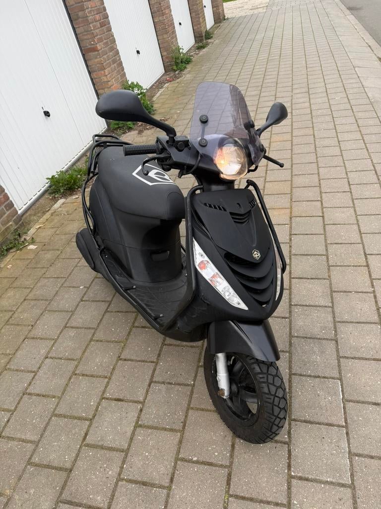 Piaggio zip 180cc Brom evt ruil crosser/quad, Fietsen en Brommers, Scooters | Piaggio, Ophalen of Verzenden, Zo goed als nieuw