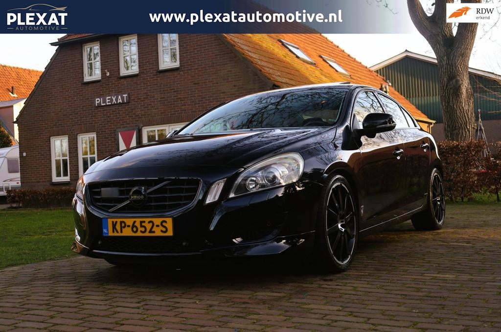 Volvo S60 3.0 T6 AWD Momentum Aut. | Heico Uitvoering | Pano, Auto's, Automaat, Euro 5, S60, Zwart