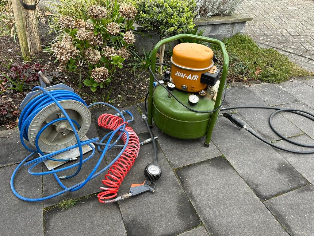 Jun-Air compressor 340 Watt, Ophalen, Gebruikt, 6 tot 10 bar, Minder dan 200 liter/min