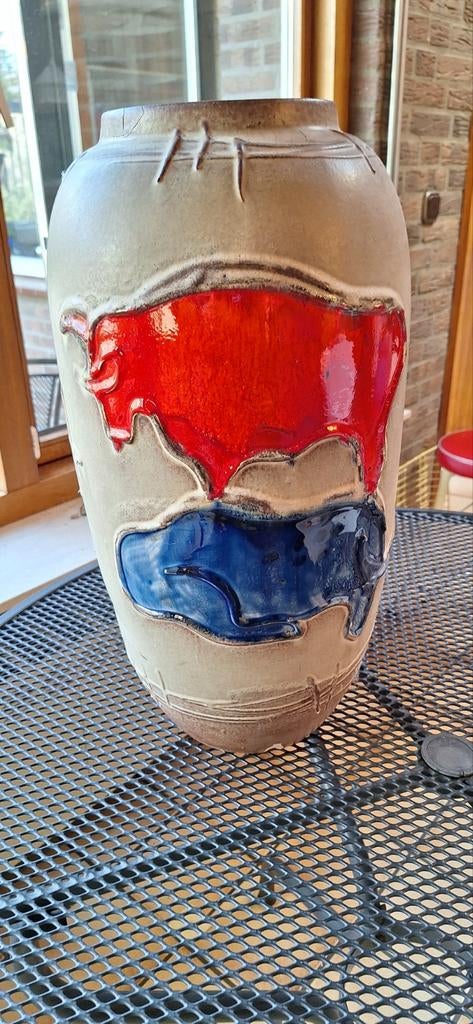 Vintage Aardewerk Scheurich Vaas met Stieren Reliëf, Antiek en Kunst, Antiek | Vazen, Ophalen