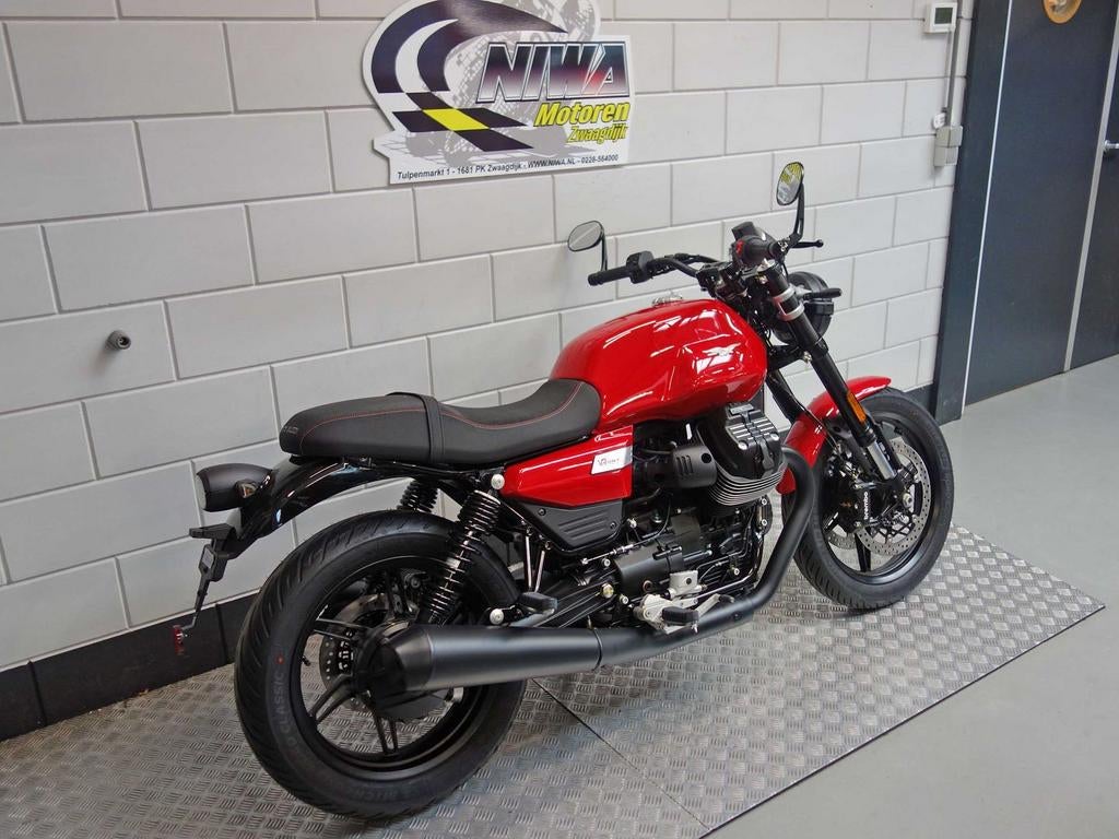 MOTO GUZZI V 7, 2 cilinders, Bedrijf, Onbekend, Sport