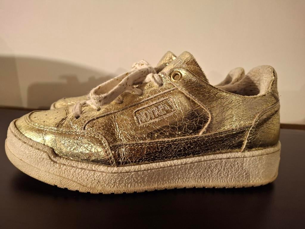 Notre V goudkleurige sneakers maat 37, Kleding | Dames, Schoenen, Ophalen of Verzenden, Gedragen, Sneakers of Gympen