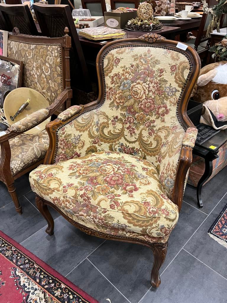 Klassieke stoel met gobelin bekleding en houtsnijwerk, Antiek en Kunst, Antiek | Meubels | Stoelen en Banken, Ophalen