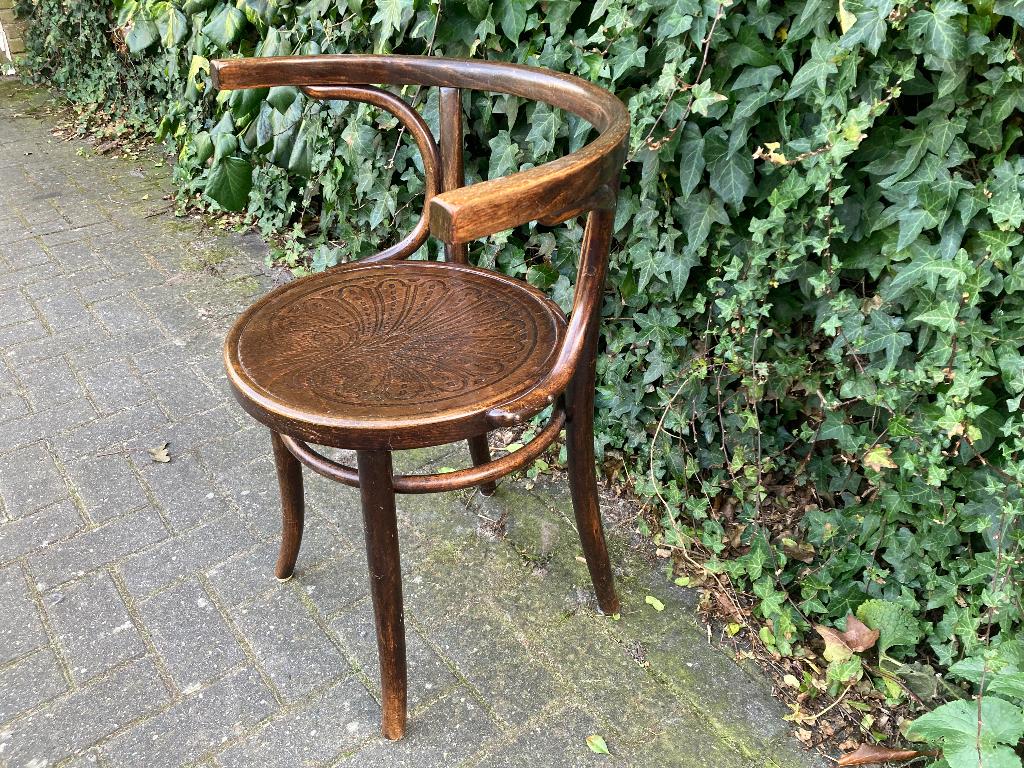 Thonet stoel, Ophalen