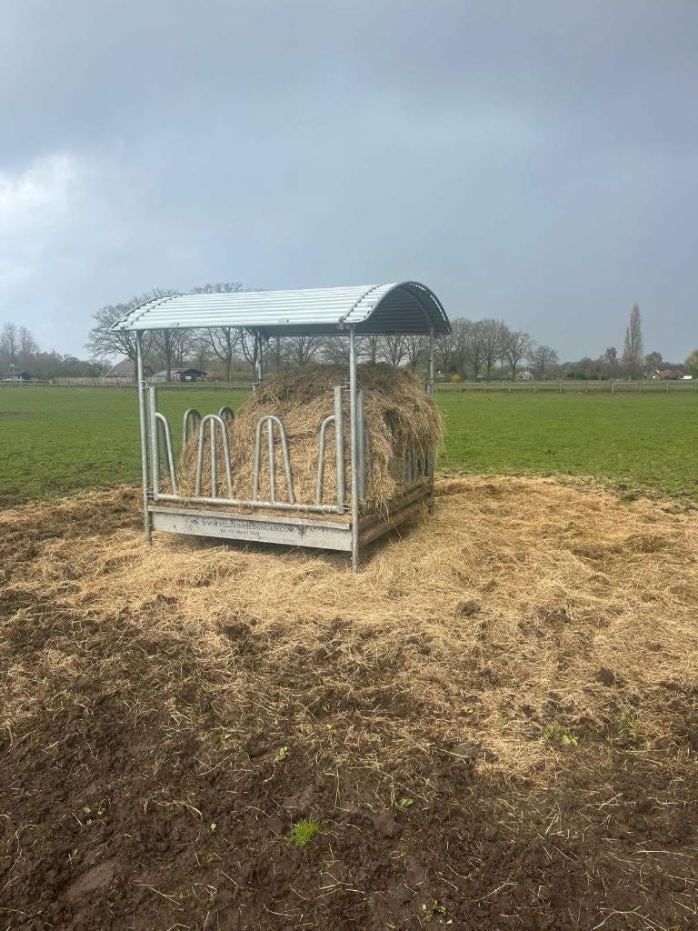 Hooiruif met 12 staanplaatsen, Toebehoren