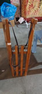 Houten slee met trekkoord, Ophalen, Gebruikt, Hout