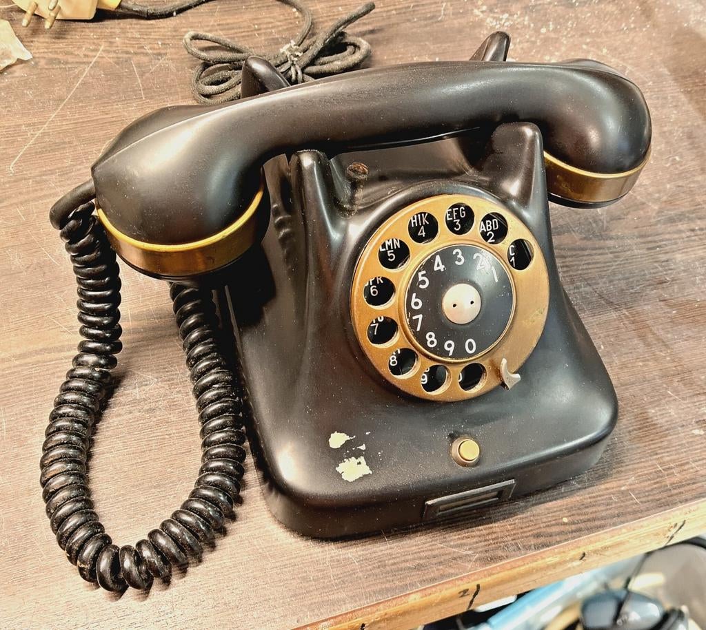 Oude bakelieten draaischijf telefoon Kristian-Kirks, Telecommunicatie, Ophalen of Verzenden, Gebruikt, Met draaischijf