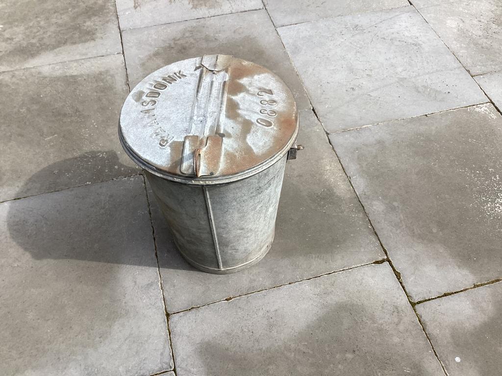 Zinken vuilnis bak raamsdonk, Huis en Inrichting, Ophalen of Verzenden, Zo goed als nieuw, Minder dan 50 cm