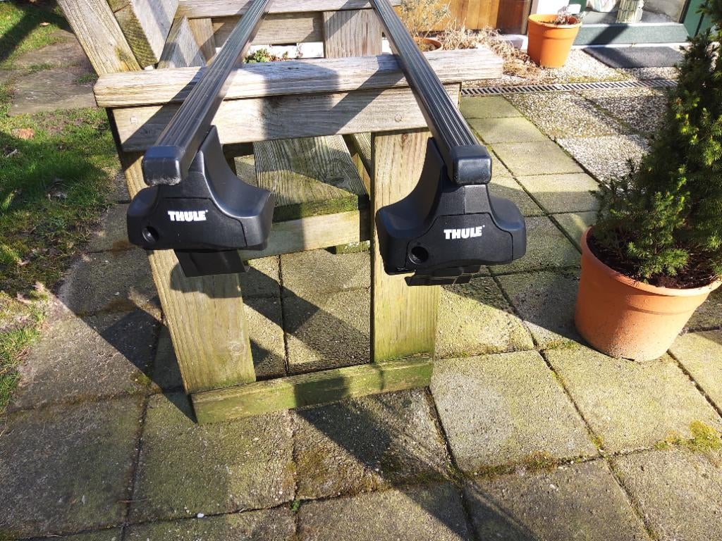 Dakdragers matzwart Thule, Ophalen, Gebruikt