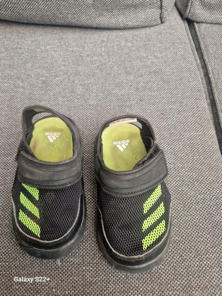 Adidas kinderschoenen maat 20 - zwart/groen, Kinderen en Baby's, Kinderkleding | Schoenen en Sokken, Adidas, Gebruikt, Jongen of Meisje