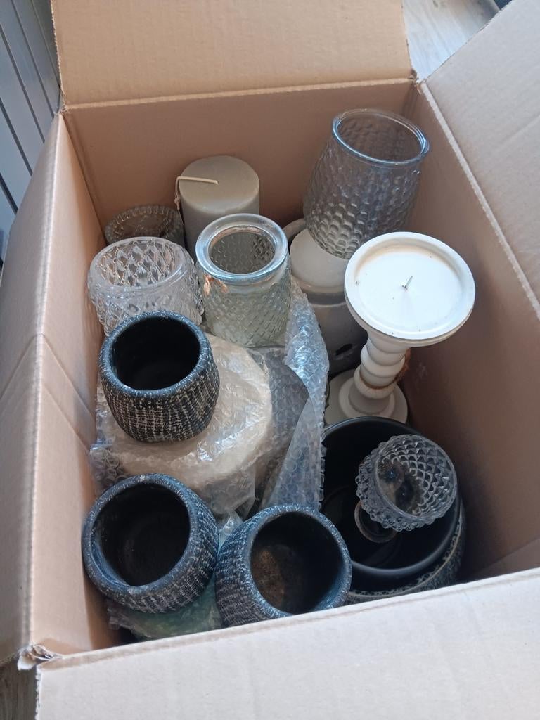 Doos met diverse kaarshouders en kaarsen, Ophalen, Overige materialen, Gebruikt, Grijs