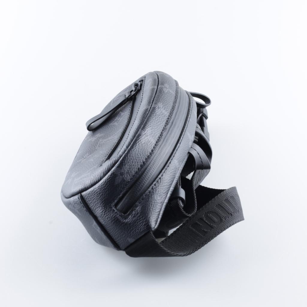 Louis Vuitton M82777 Catch Bumbag Monogram Eclipse Men, Sieraden, Tassen en Uiterlijk, Tassen | Schoudertassen, Louis Vuitton