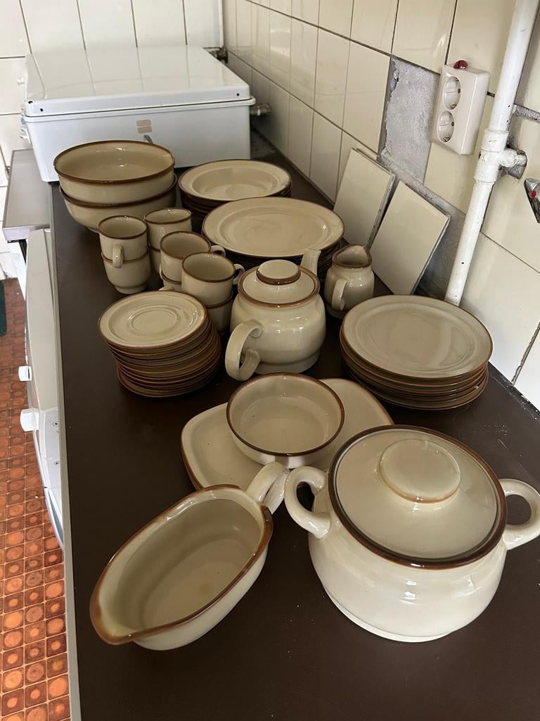 Compleet servies van pools aardewerk, jaren '70, Antiek en Kunst, Ophalen of Verzenden