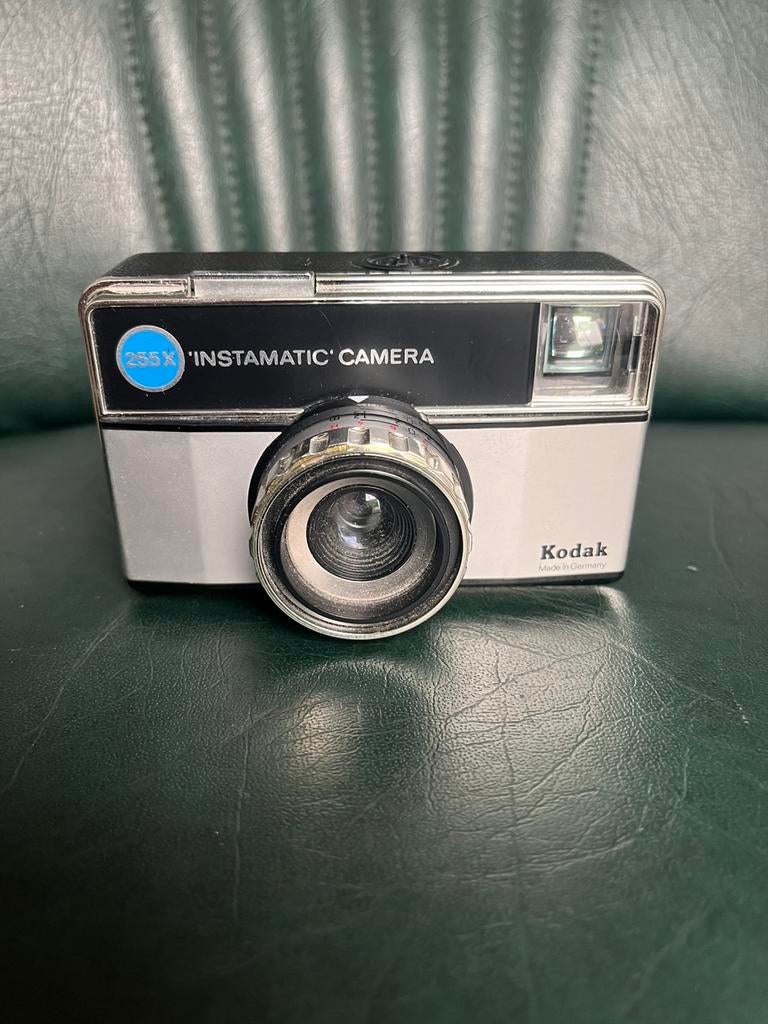 Kodak 255 Instamatic Camera, gemaakt in Stuttgart, Duitsland, Compact, ?, Zo goed als nieuw, Kodak
