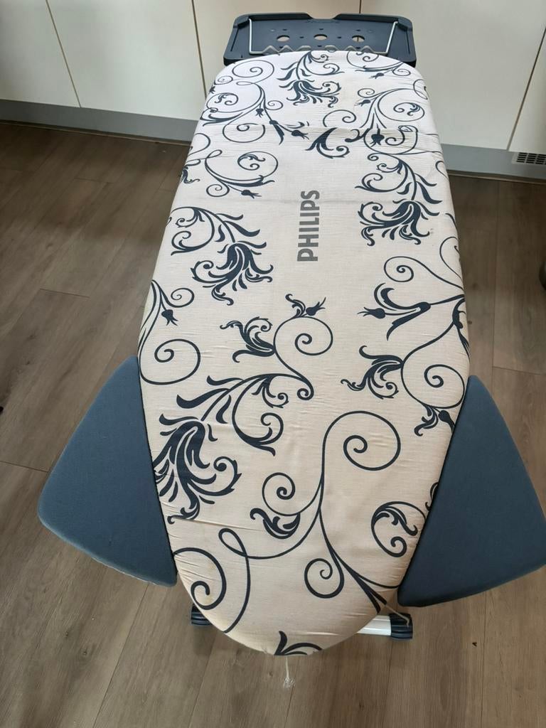 Philips Easy 8 strijkplank, Ophalen, Gebruikt