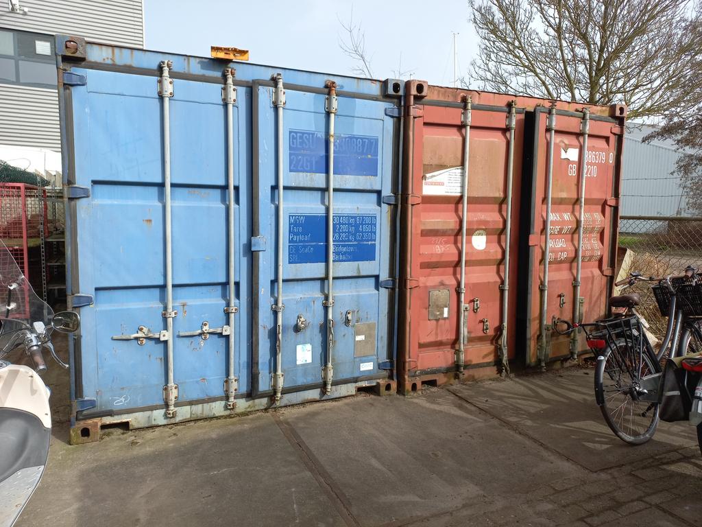 4 zeecontainers 20ft, Ophalen