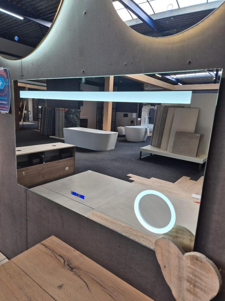 Goedkoop! Showroom badkamer spiegel, Huis en Inrichting, Woonaccessoires | Spiegels, Zo goed als nieuw, 100 tot 125 cm, 100 tot 150 cm