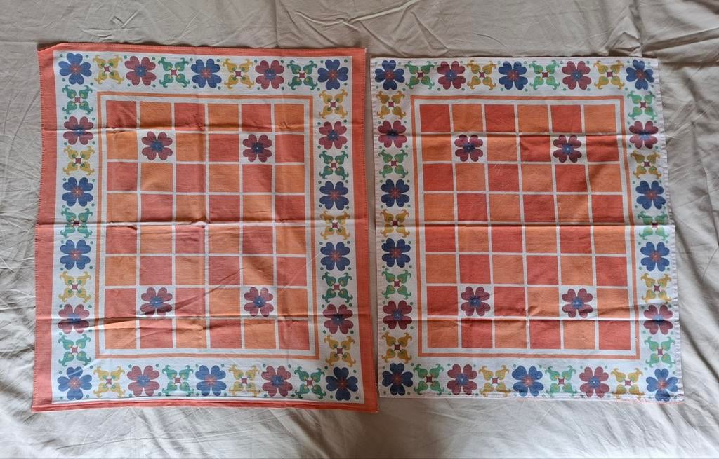 Set van 2 vintage, retro theedoeken. Oranje/bloemen. 64x56cm, Ophalen of Verzenden, Zo goed als nieuw, Oranje, Theedoek of Handdoek