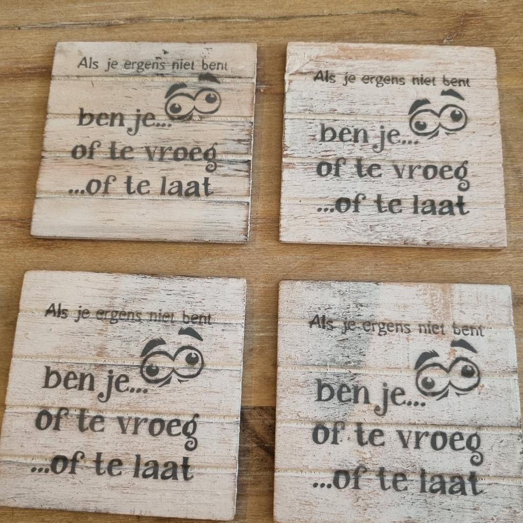 Houten onderzetters 10x10 cm met leuke tekst, Ophalen of Verzenden, Nieuw, Glas of Kopje