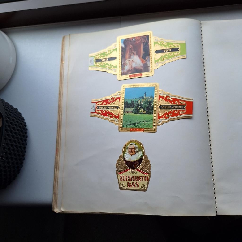 sigarenbandjes in album-vele pagina's- vintage, Ophalen, Gebruikt, Sigarenbandjes