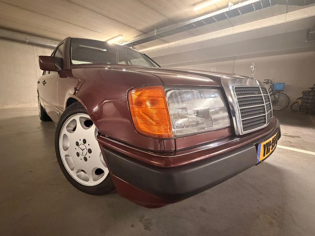 Mercedes-Benz 200-Serie 2.3 230 E AUT U9 1990 Rood, Auto's, Automaat, 4 cilinders, 132 pk, 690 kg