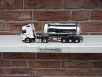 Tekno  Volvo  FH5  met  Swap  Tankcontainer  van Schenk. beschikbaar voor biedingen