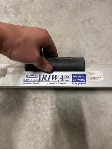 Hoek waterpas beschikbaar voor biedingen