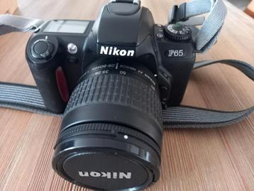 Nikon Camera F65 met toebehoren beschikbaar voor biedingen