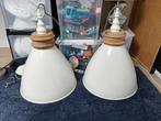 Twee mooie witte hanglampen van metaal en bovenop hout, Ophalen, Zo goed als nieuw, Metaal, Minder dan 50 cm