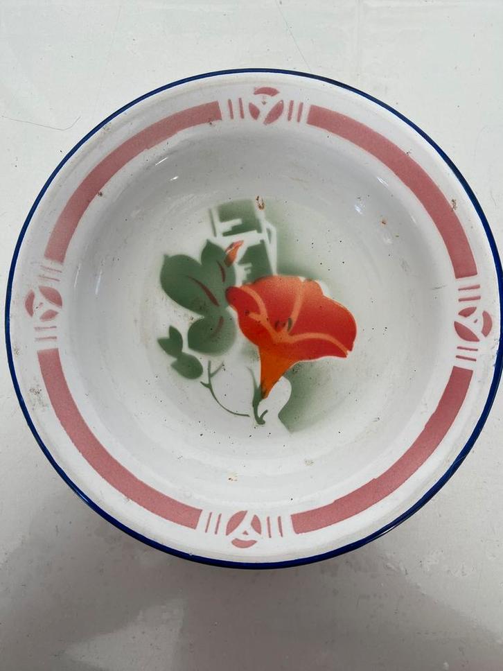 Chinees Emaille Bordje met bloemmotief  Ø 14 cm., Antiek en Kunst, Antiek | Emaille, Ophalen of Verzenden