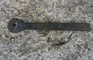 rustieke gesmede poort deur vergrendeling - vintage wervel beschikbaar voor biedingen