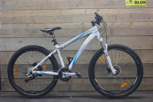 Giant Talon ATB 30 versnellingen wit/blauw met garantie, Fietsen en Brommers, Fietsen | Mountainbikes en ATB, Gebruikt