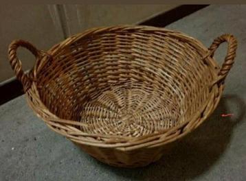 Aardappelschilmandje rotan. Vintage en strak en netjes beschikbaar voor biedingen