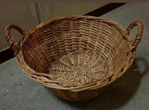 Aardappelschilmandje rotan. Vintage en strak en netjes, Huis en Inrichting, Woonaccessoires | Schalen en Manden, Zo goed als nieuw