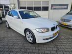 BMW 1-serie 118i Business Line NAVI ...CLIMA, Auto's, 1-Serie, Achterwielaandrijving, 4 stoelen, Wit