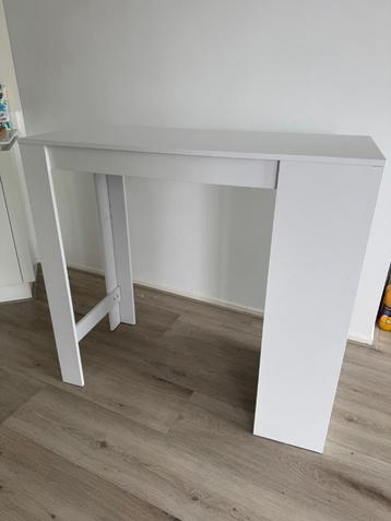 Bartafel met 3 planken beschikbaar voor biedingen