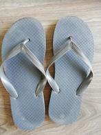 Grijze teenslippers maat 41, Slippers, Ophalen of Verzenden, Grijs, Gedragen