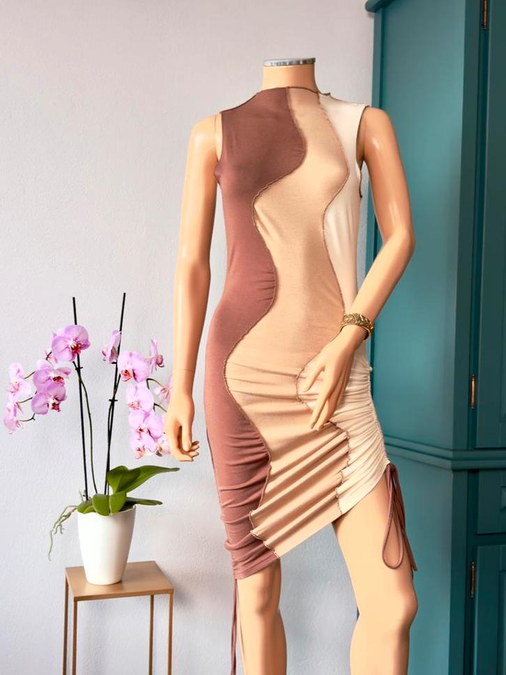 Midi jurk maat M - creme - beige - bruin - colorblock, Kleding | Dames, Jurken, Zo goed als nieuw, Maat 38/40 (M), Beige, Onder de knie