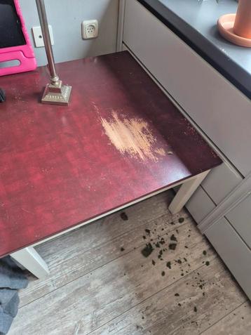 2 klein tafels opknappertjes. Staat in krimpen a/d ijssel