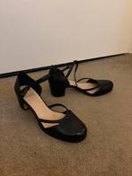 Dames schoenen met hakje. Vialis. Maat 38. Zwart. Nieuw., Schoenen met lage hakken, Zwart, Nieuw, Ophalen of Verzenden
