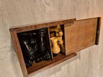 Professioneel Schaakbord en stukken beschikbaar voor biedingen