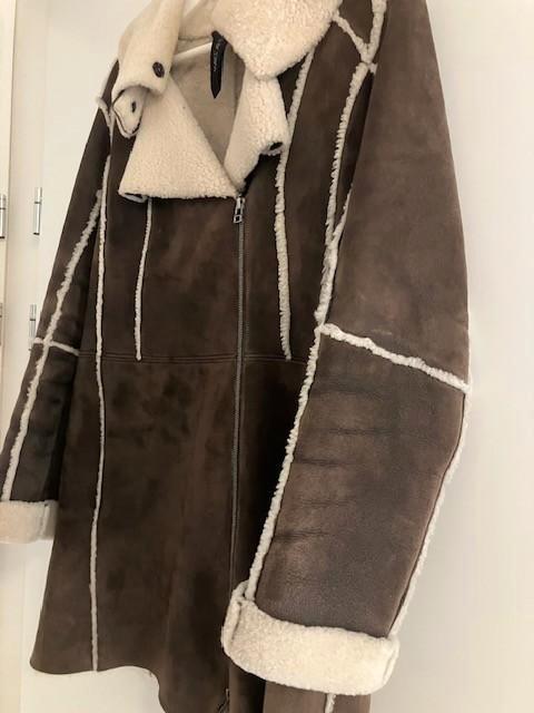 Lammy Coat v.h. mode merk  MarcCain, Kleding | Dames, Jassen | Winter, Zo goed als nieuw, Maat 38/40 (M), Bruin, Ophalen