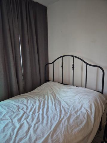 Ikea zwart met goud bedframe 140x200 met lattenbodem - afbeelding 1