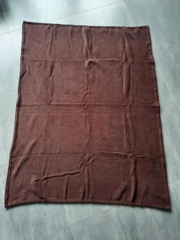 Bruine fleece deken beschikbaar voor biedingen