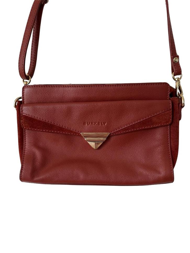 Burkely schoudertas, Sieraden, Tassen en Uiterlijk, Tassen | Schoudertassen, Rood, Leer, Ophalen of Verzenden