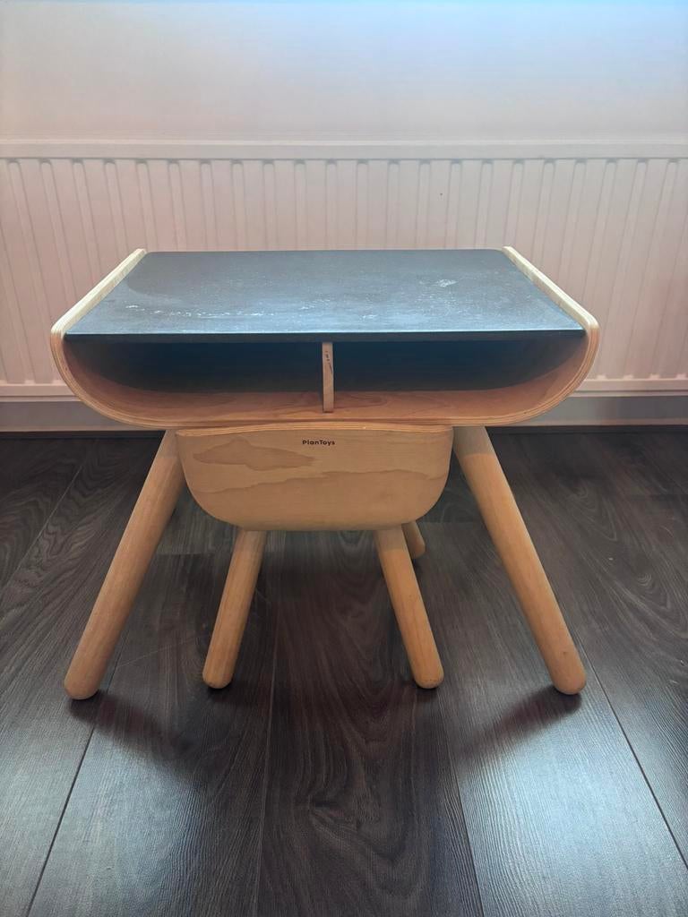 Plantoys kinderbureau met stoel, Huis en Inrichting, Tafels | Bijzettafels, Ophalen, Minder dan 55 cm, Gebruikt, 60 cm of meer