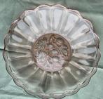 Oude roze persglas schaal met blad en vruchten., Ophalen of Verzenden